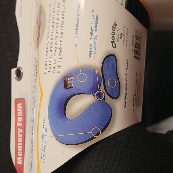 🚗🛫Travel Pillow w/Sleep Mask - Picture 8 of 11